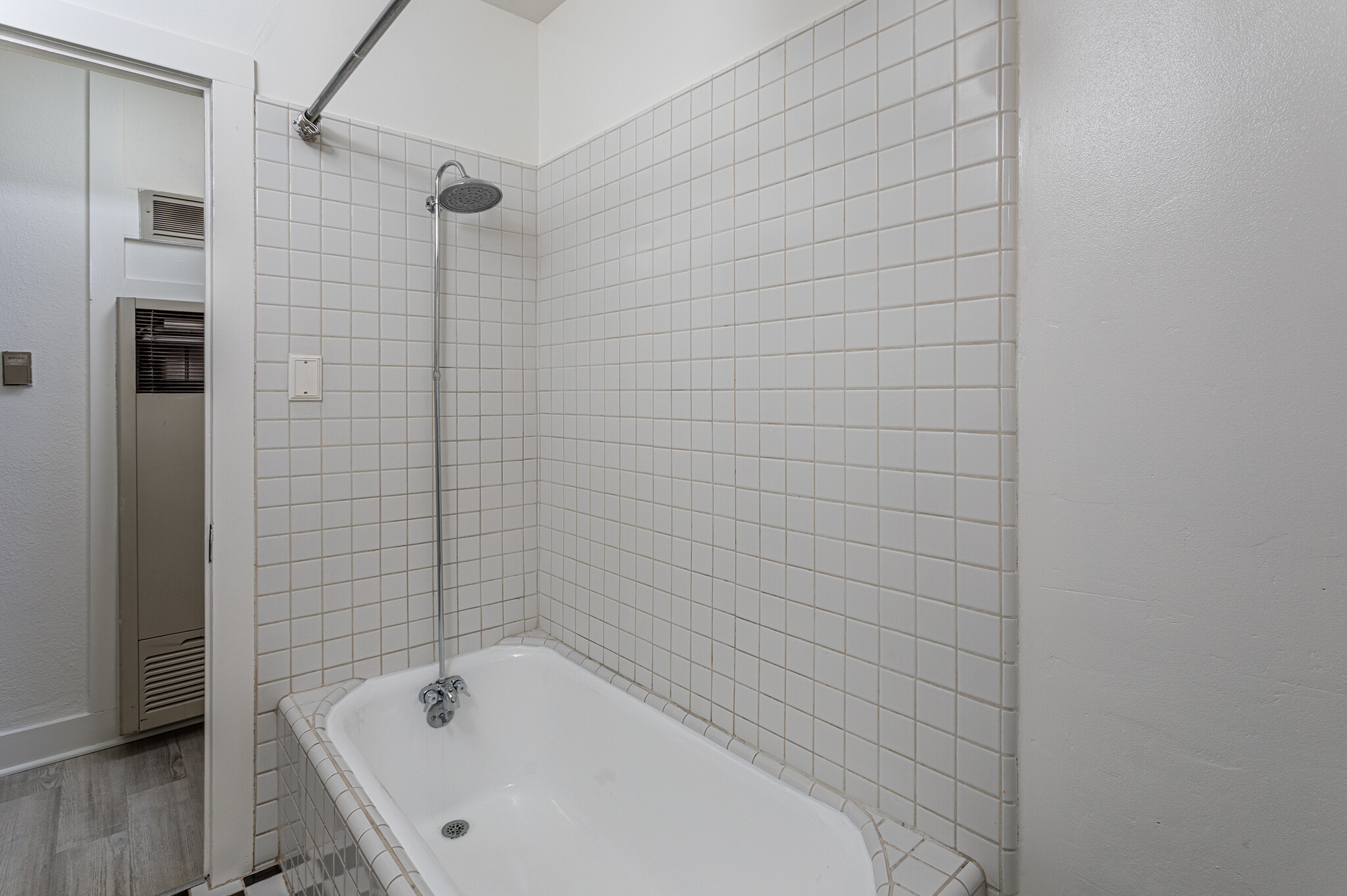 Building Photo - 859 N Kenwood St