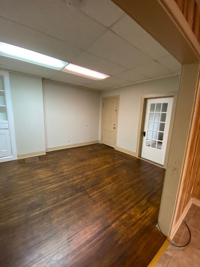 Building Photo - 705 E Montgomery St