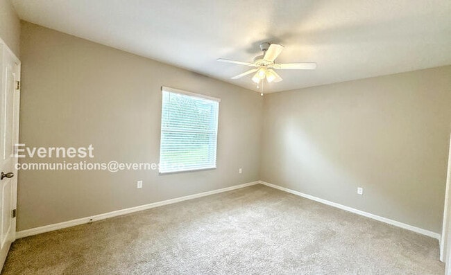 Building Photo - Limited Time Special Offer /  Lovely 3-Bedroom Home with Garage / Pet-Friendly / Available Now!