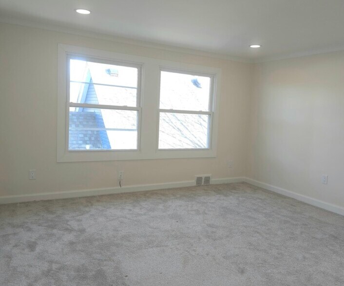 Building Photo - 2838 Ridge Rd