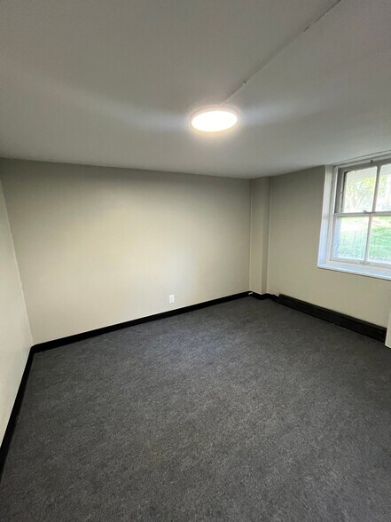 Building Photo - 1508 W 14th St