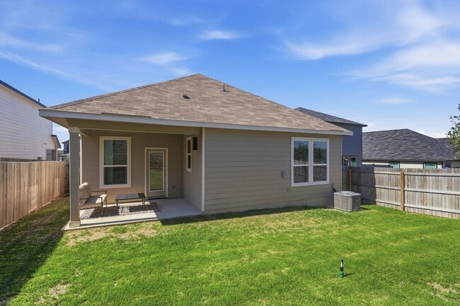 Building Photo - Charming 1-Story Near Lackland AFB & Sea World!
