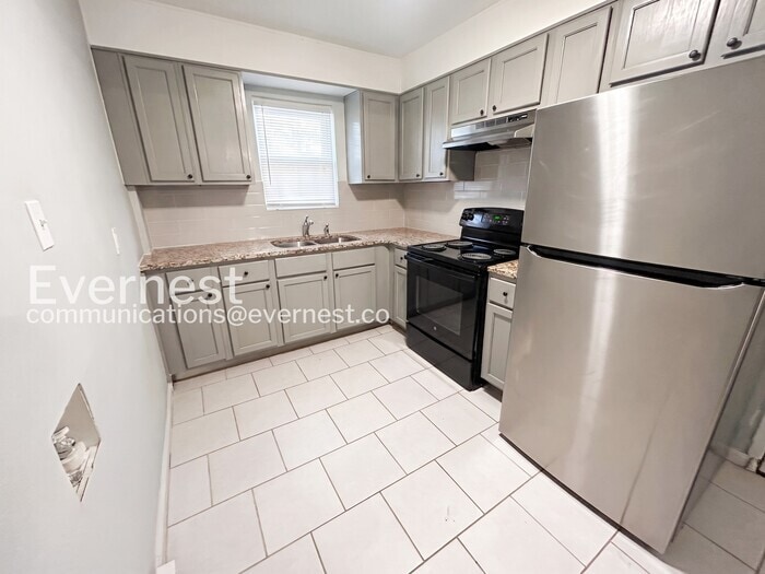 Building Photo - 76 Schell Rd SE