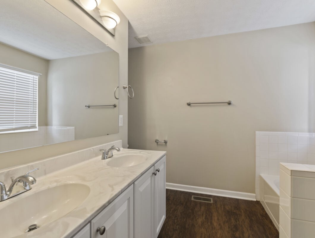 Building Photo - 8475 Amarillo Dr