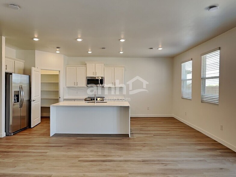 Building Photo - 6525 E Paseo Baranda