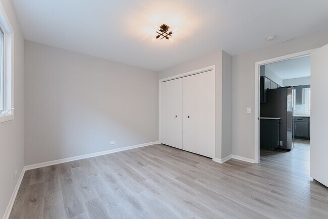 Building Photo - 11111 S Helena Dr