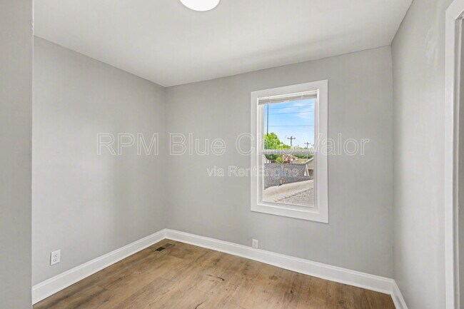 Building Photo - 1710 Lawn Ave