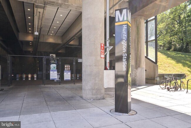 Building Photo - 2451 Midtown Ave