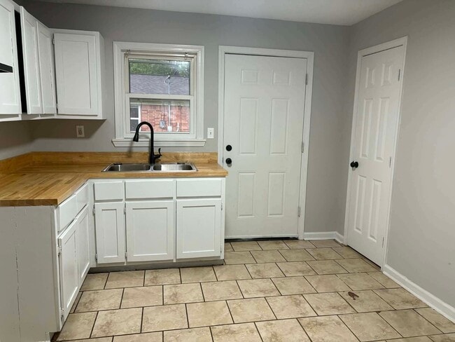 Building Photo - 813 Scott St