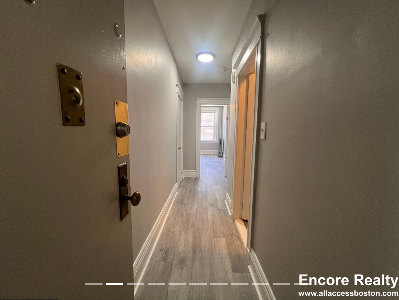 Building Photo - 378 Riverway