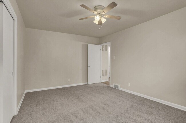 Building Photo - 214 Cheyenne Blvd