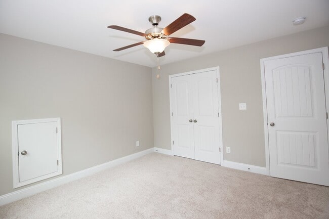 Building Photo - Beautiful home in Gated Community of Woodlake