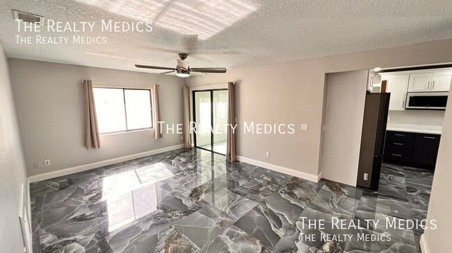 Building Photo - 430 Red Coat Ln