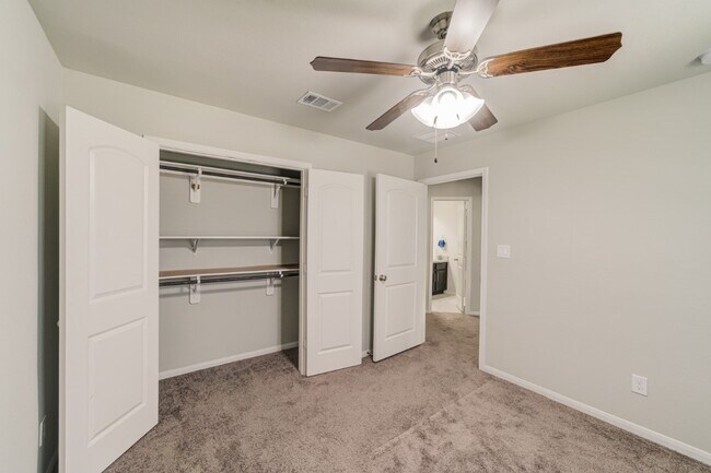 Building Photo - 4423 Sandhill Terrace Ln