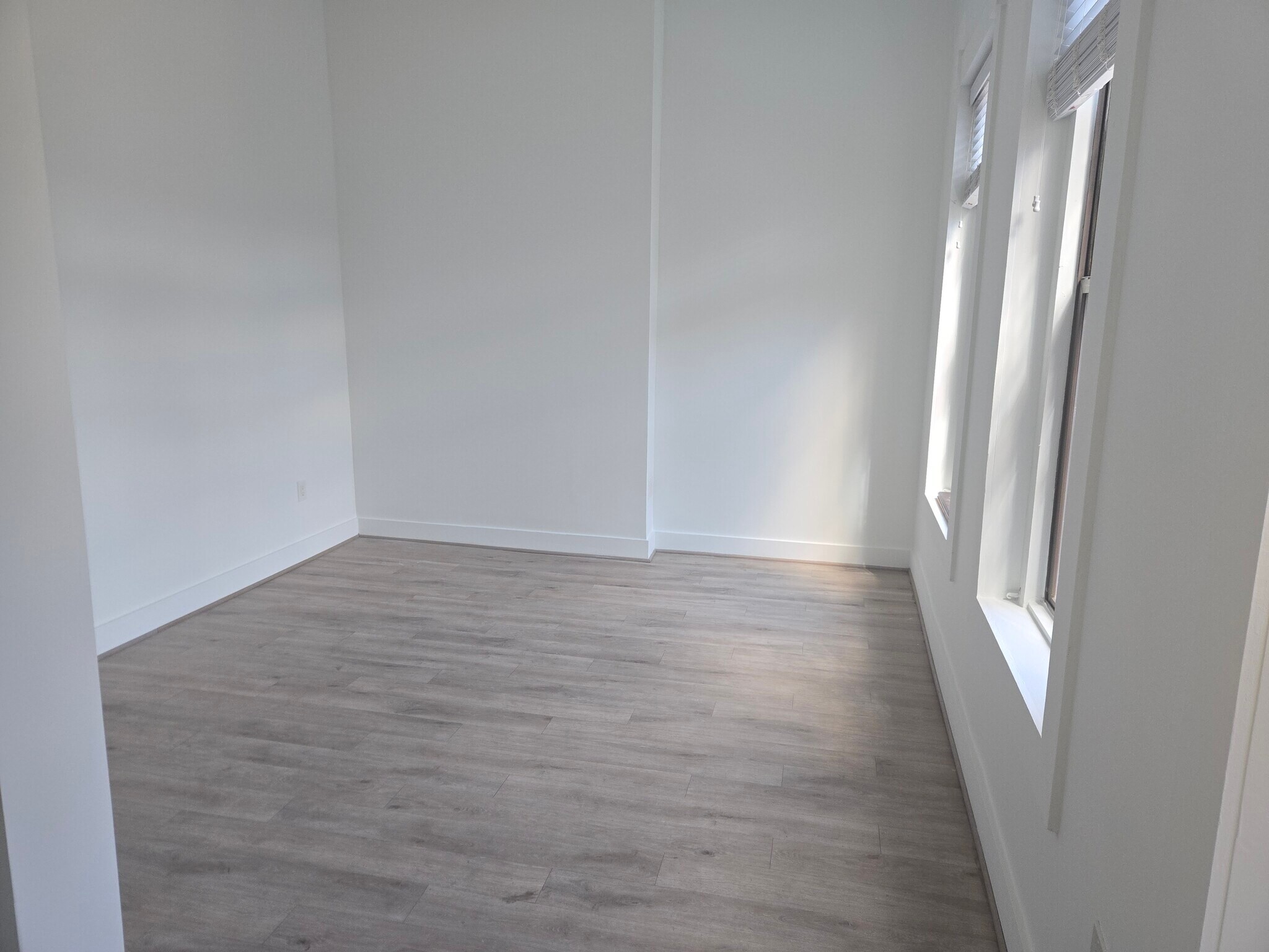 Lightn filled Living Room - 1339 14th St NW