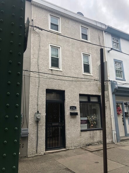 adorable townhome in great location 1 block off Main Street Manayunk - 4346 Cresson St