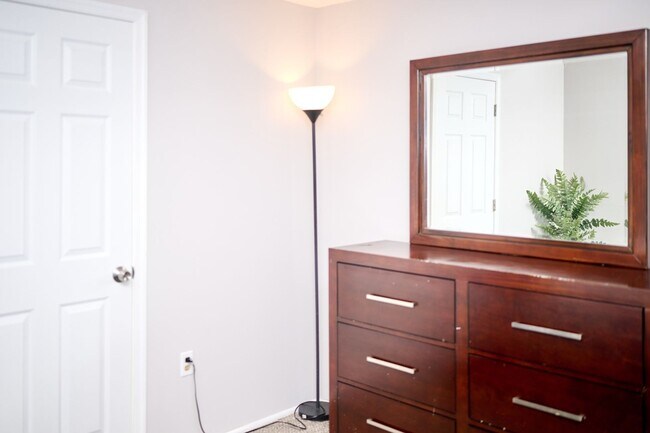 Building Photo - Spacious 4BR/2BA Furnished Home w/ Utilities, Mini Gym & Large Fenced Yard – Pinefield, Waldorf MD