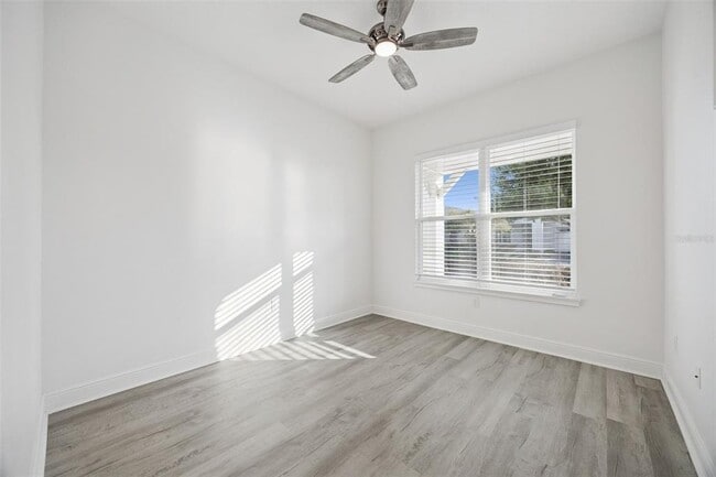 Building Photo - 5013 E Fountainwood Dr