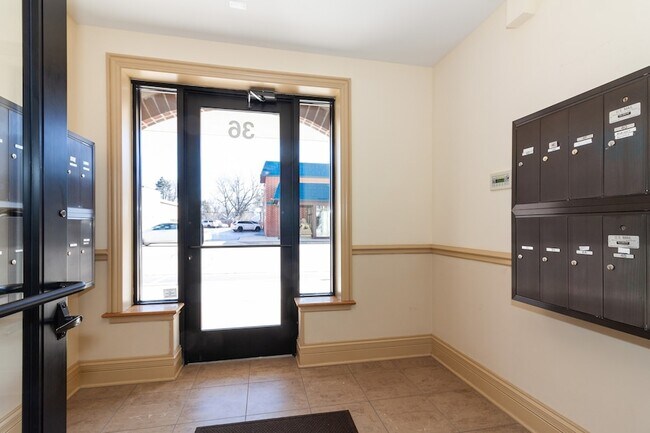 Building Photo - 36 S Cass Ave