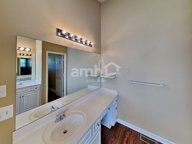 Building Photo - 104 Lance Park Cir