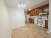 Building Photo - 6 Clyde St