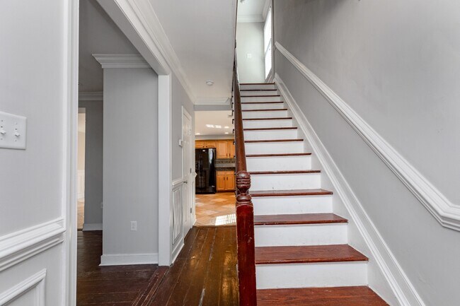 Building Photo - 706 Catherine St