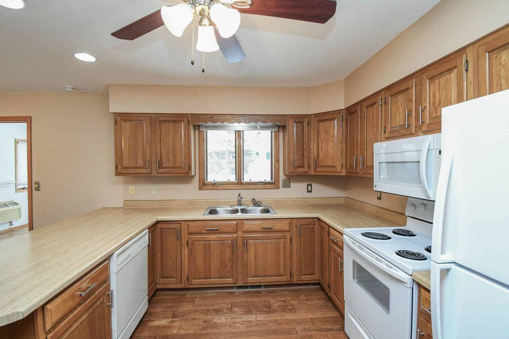 Building Photo - 2213 S Wellington Ave