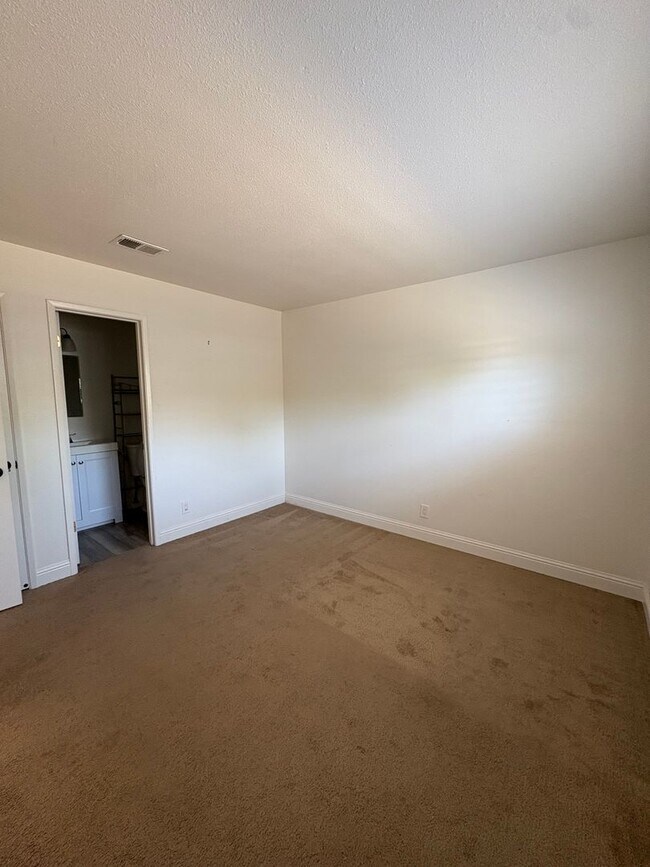 Building Photo - 254 De Soto Dr