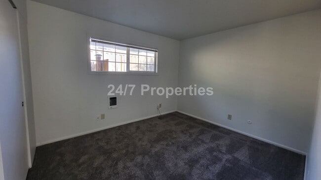 Building Photo - 634 N Watts St