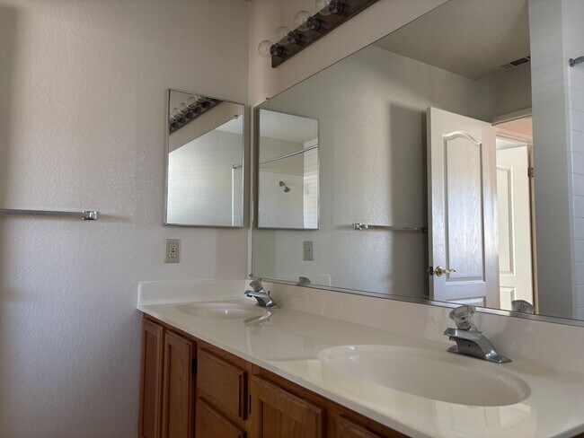 Building Photo - Comfortable Two Story Home