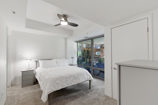Building Photo - 7137 E Rancho Vista Dr