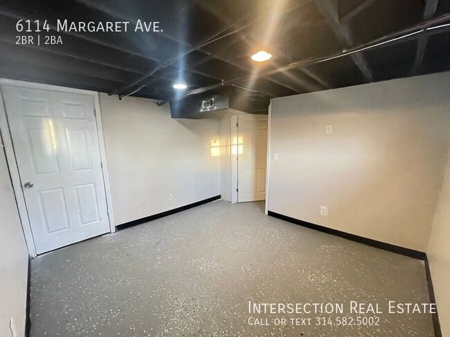 Building Photo - Recently Renovated 2 Bed/1Bath with Lots o...