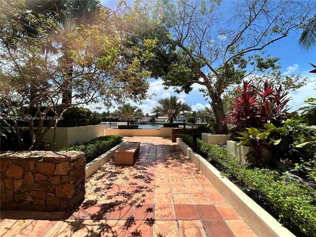 Building Photo - 5600 Collins Ave