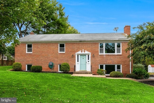 Building Photo - 43594 Hay Rd