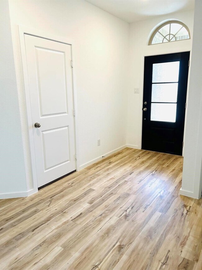 Building Photo - 2627 Olivine Stone Dr