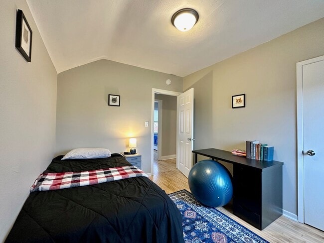 Building Photo - Available June 1st - Beautifully Renovated 4 Bed 1 Bath w/ Garage