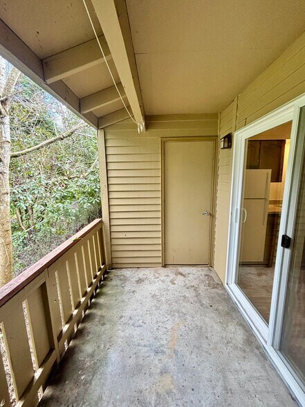 Building Photo - 3950 SW 102nd Ave