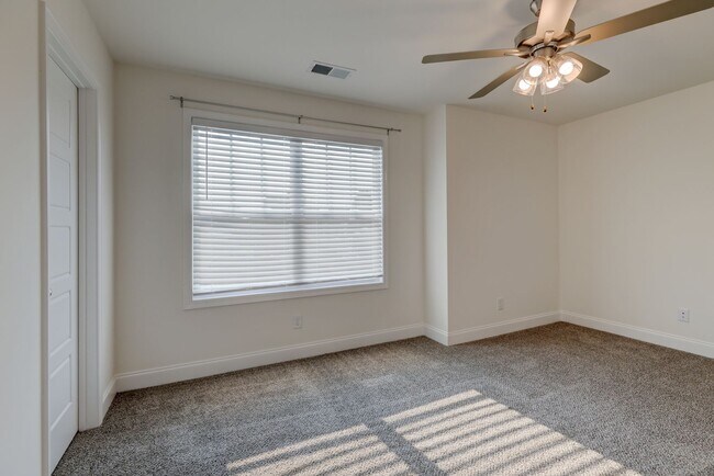 Building Photo - 1385 Harmon Ln