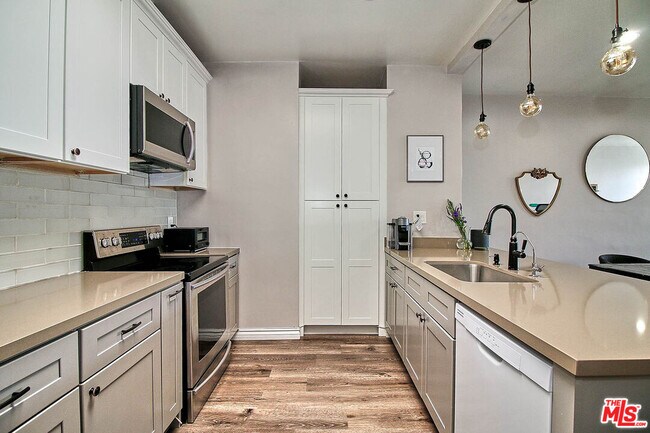 Building Photo - 400 La Fayette Park Pl