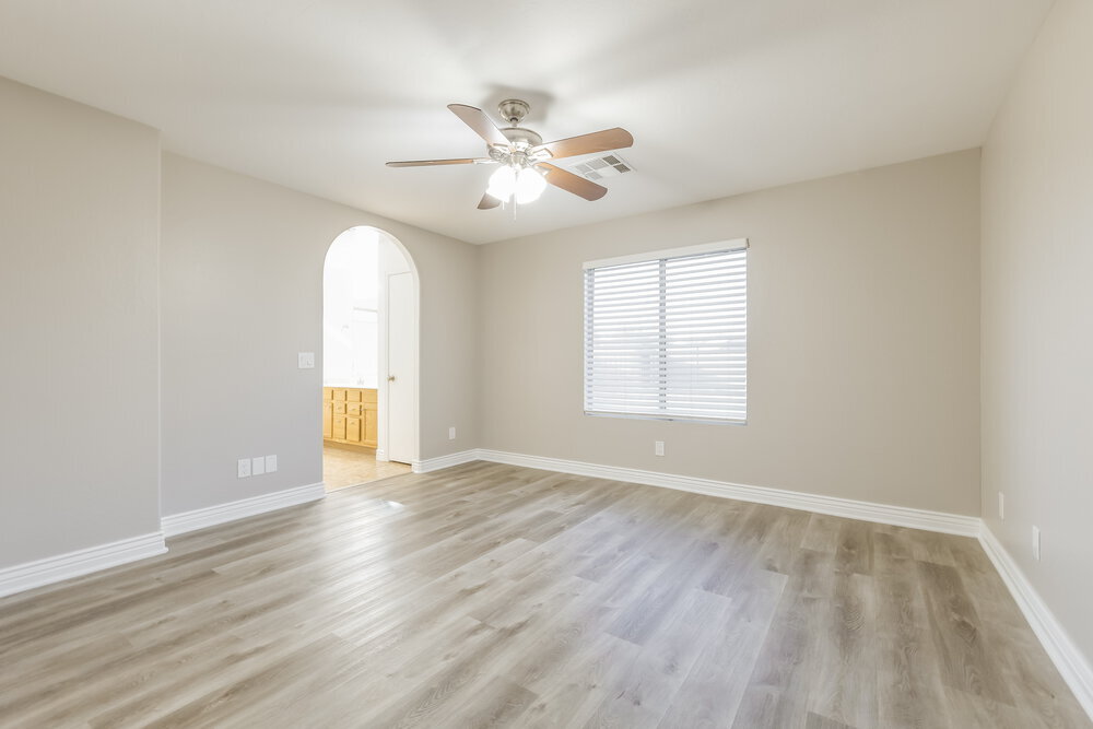 Building Photo - 10417 E Crescent Ave