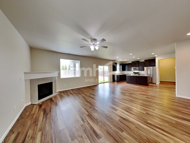 Building Photo - 2655 Moore St