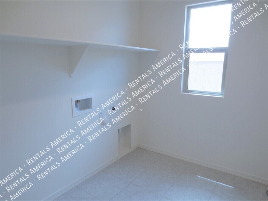 Building Photo - 378 S Borromeo Dr