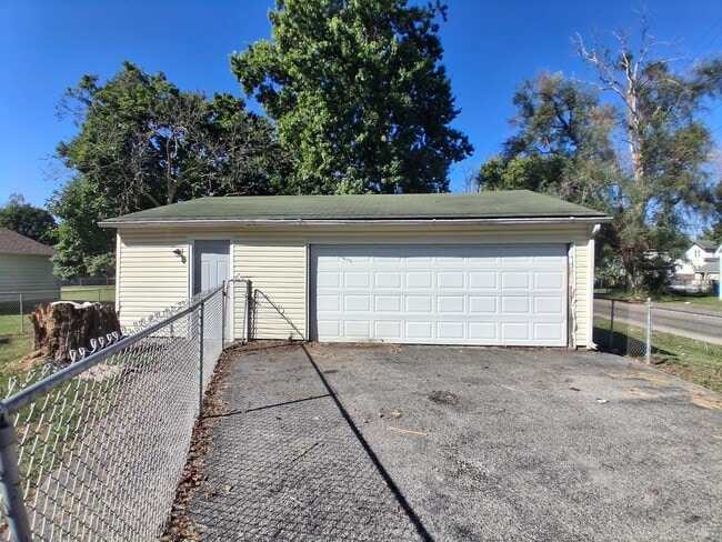 Building Photo - 108 Porter St