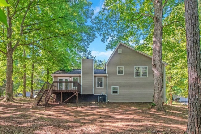 Building Photo - Beautiful 3-bedroom 2 bath home on a good-sized lot!