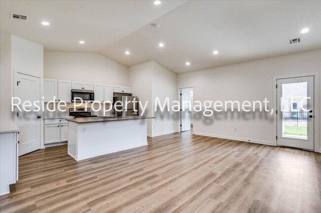 Building Photo - Pineway Aria Plan