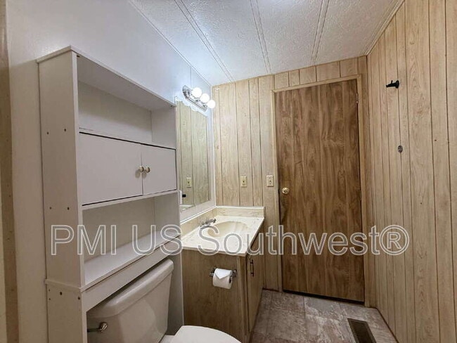 Building Photo - 622 Riverfront Dr