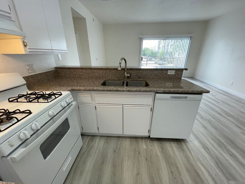 Building Photo - 11459 Collins St