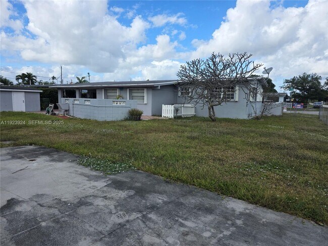 Building Photo - 1560 W 53rd Terrace