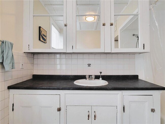 Building Photo - 10 Braman St