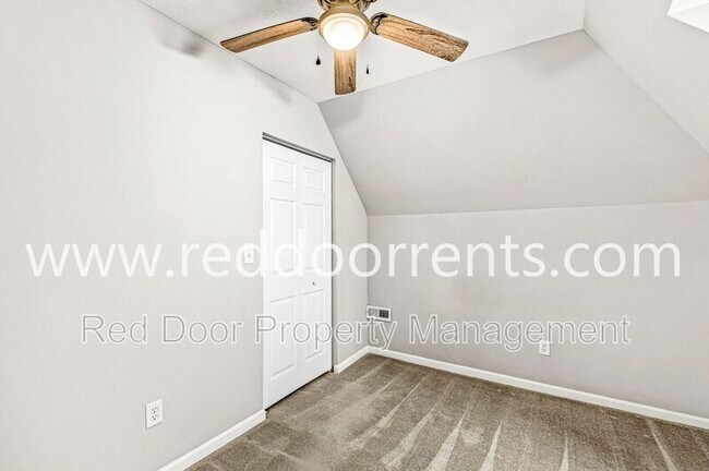 Building Photo - 2345 N Kenwood Ave